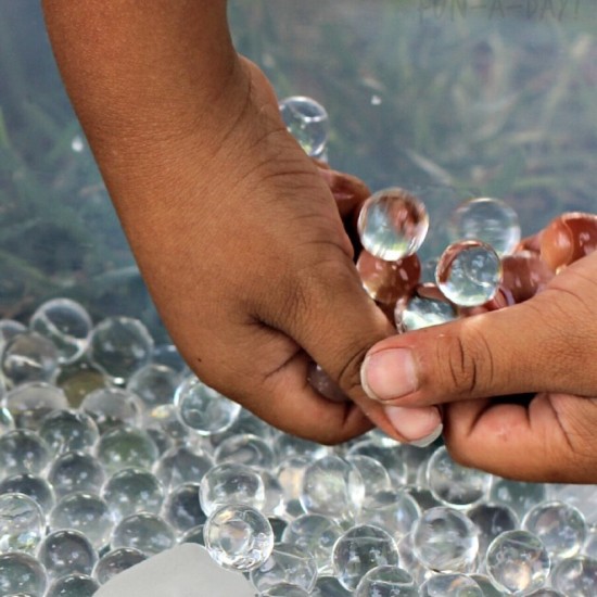 MESSY PLAY TRANSPARENT BEANS