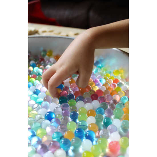 MESSY PLAY COLOR BEANS