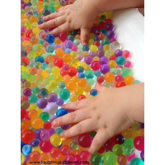 MESSY PLAY COLOR BEANS